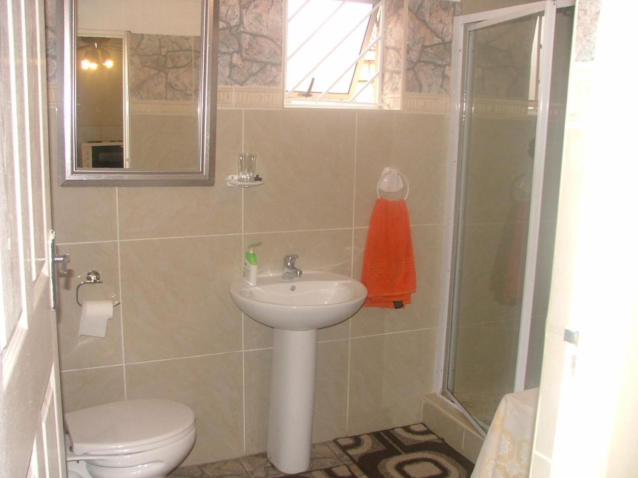 Mbalentle Guesthouse Bishop Lavis 외부 사진