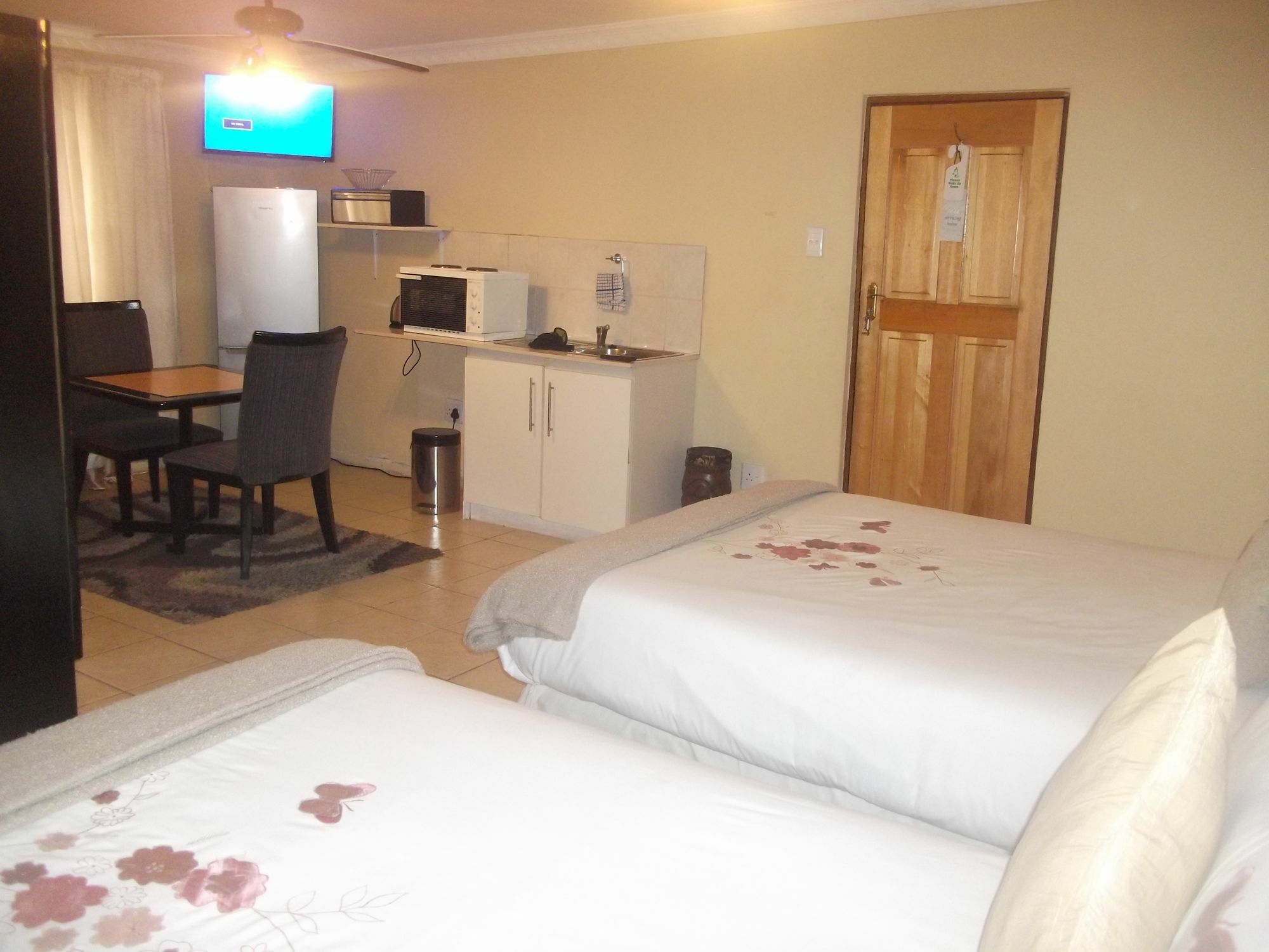 Mbalentle Guesthouse Bishop Lavis 외부 사진